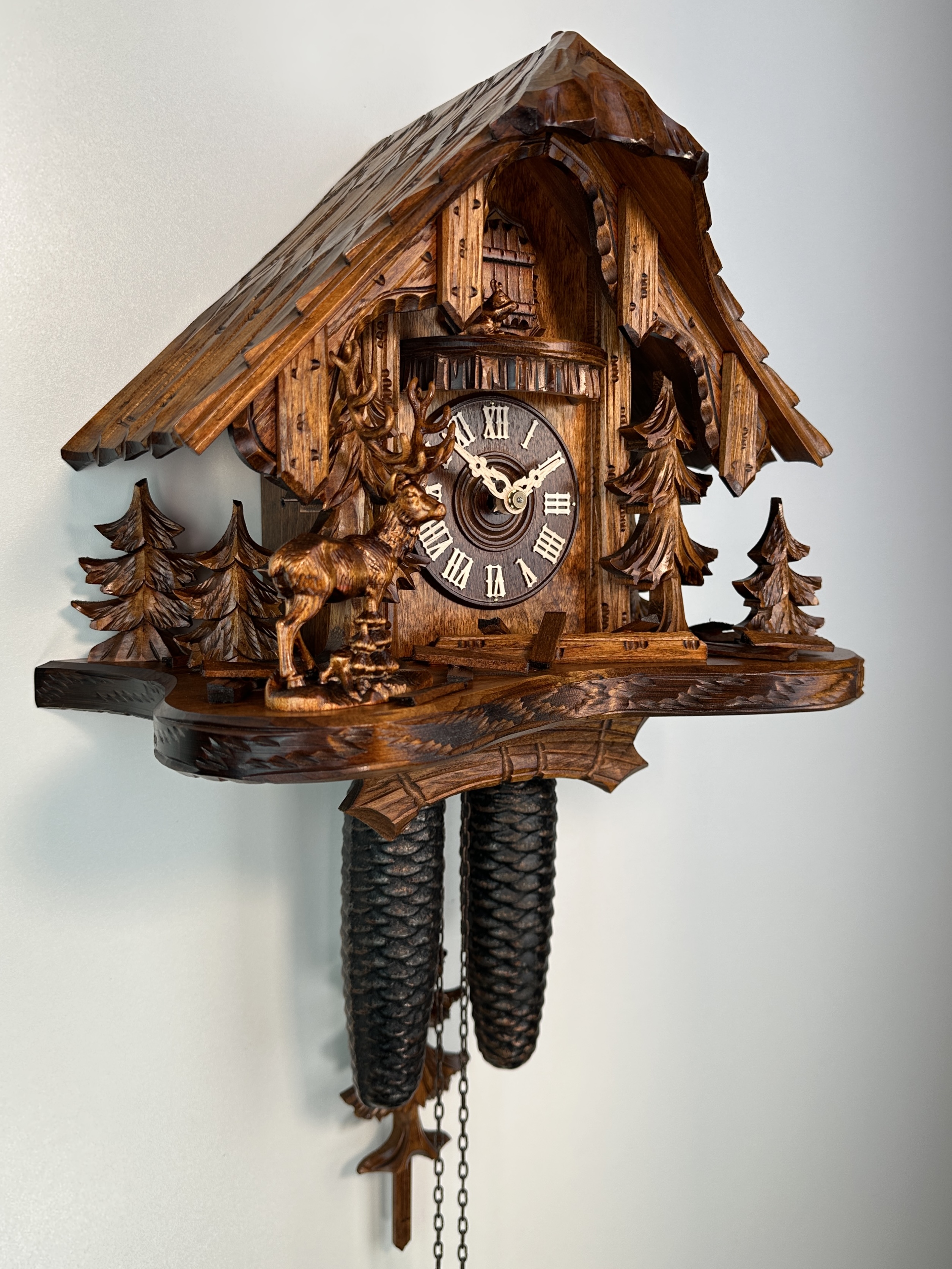 8 Tage Kuckucksuhr Schwarzwaldhaus mit Hirsch und Eichhörnchen