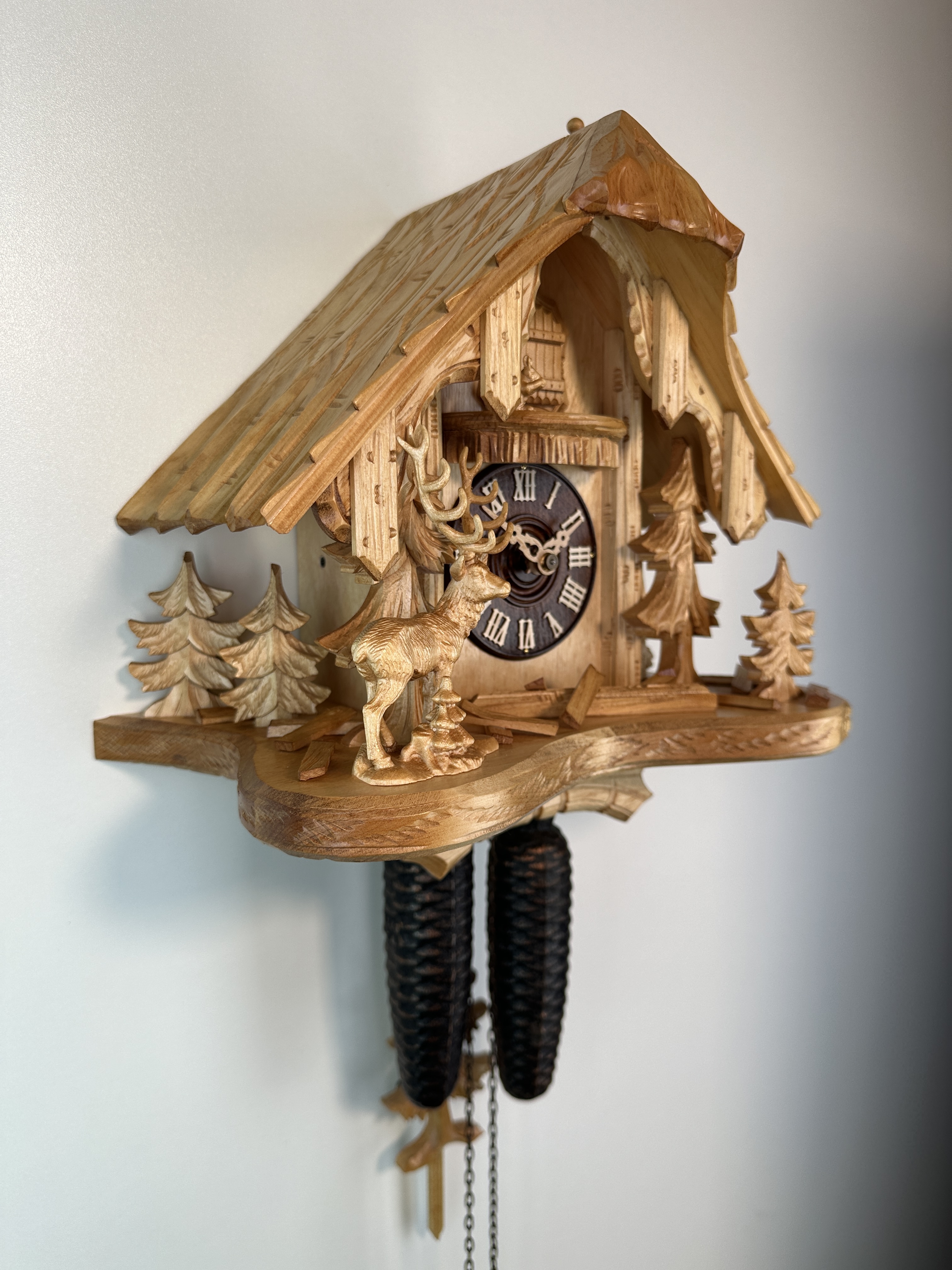 8 Tage Kuckucksuhr Schwarzwaldhaus mit Hirsch und Eichhörnchen 