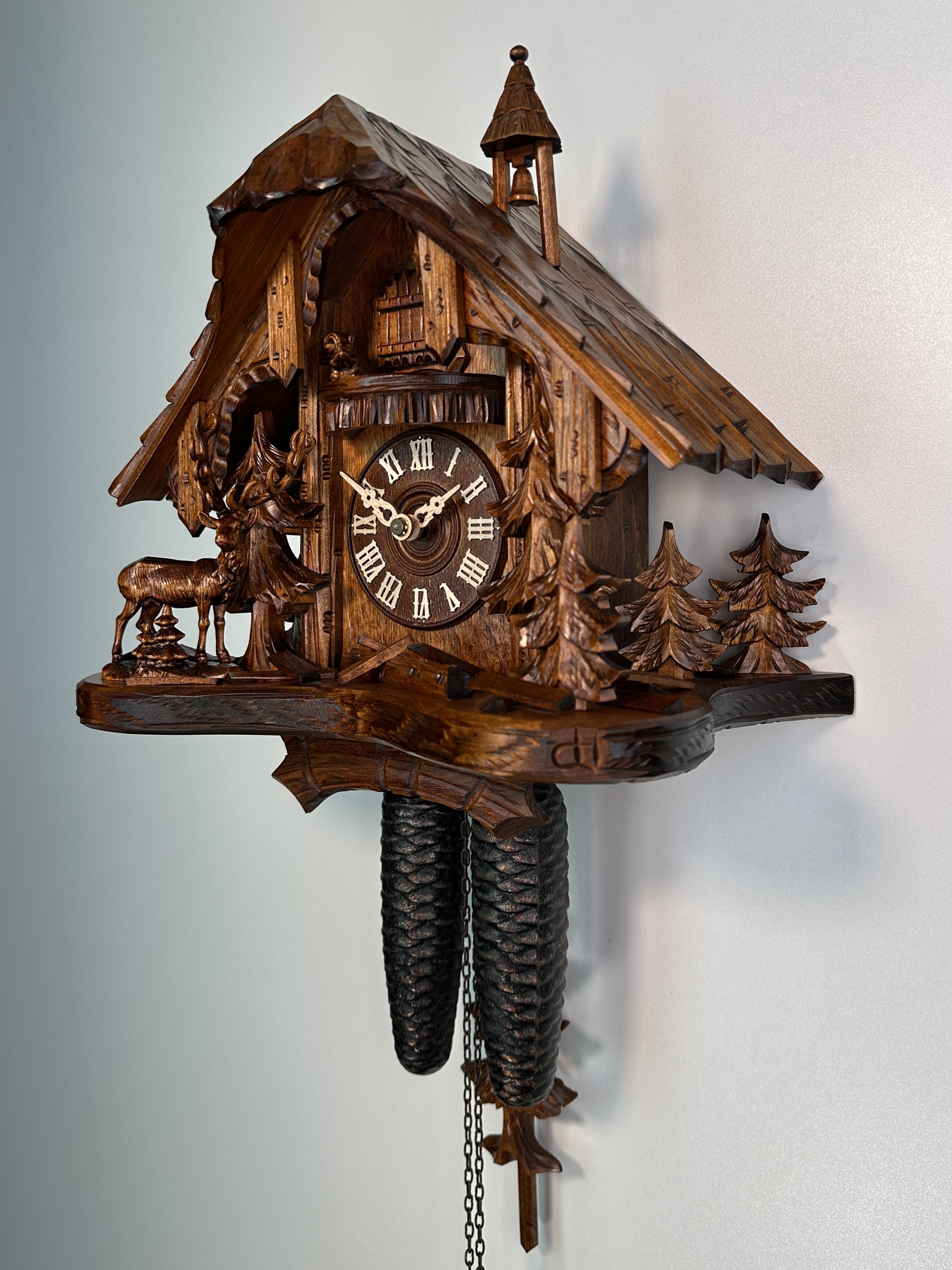 8 Tage Kuckucksuhr Schwarzwaldhaus mit Hirsch und Eichhörnchen