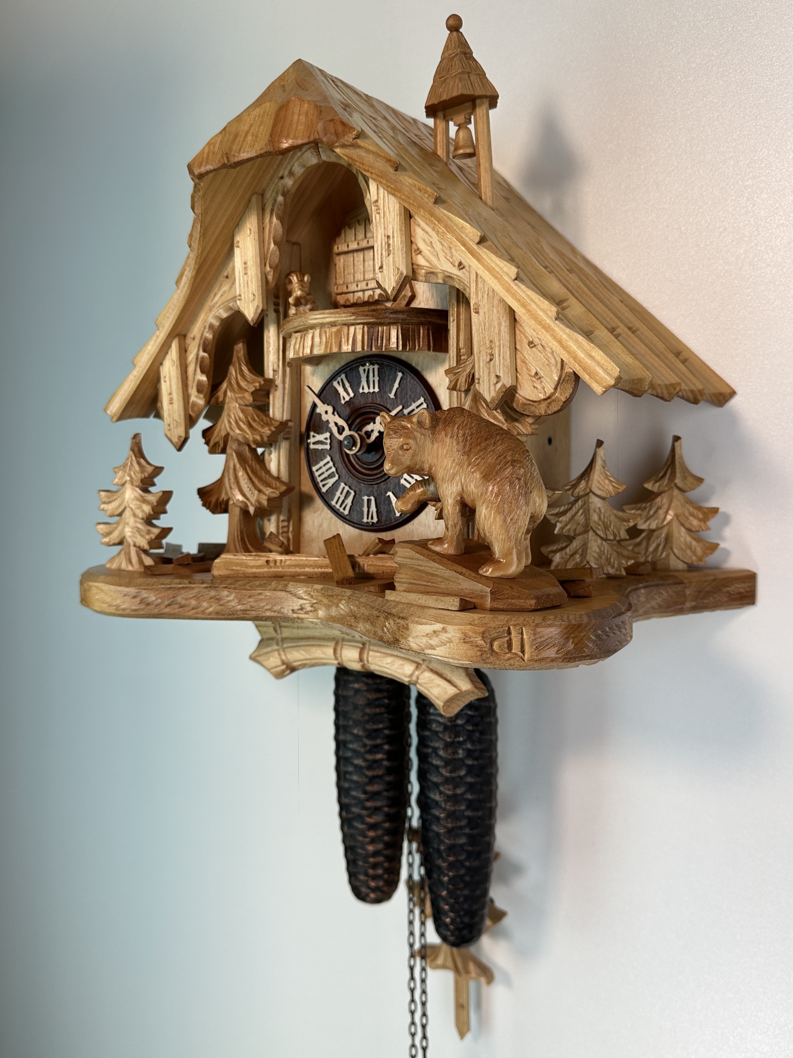 8 Tage Kuckucksuhr Schwarzwaldhaus mit Bär und Eichhörnchen 