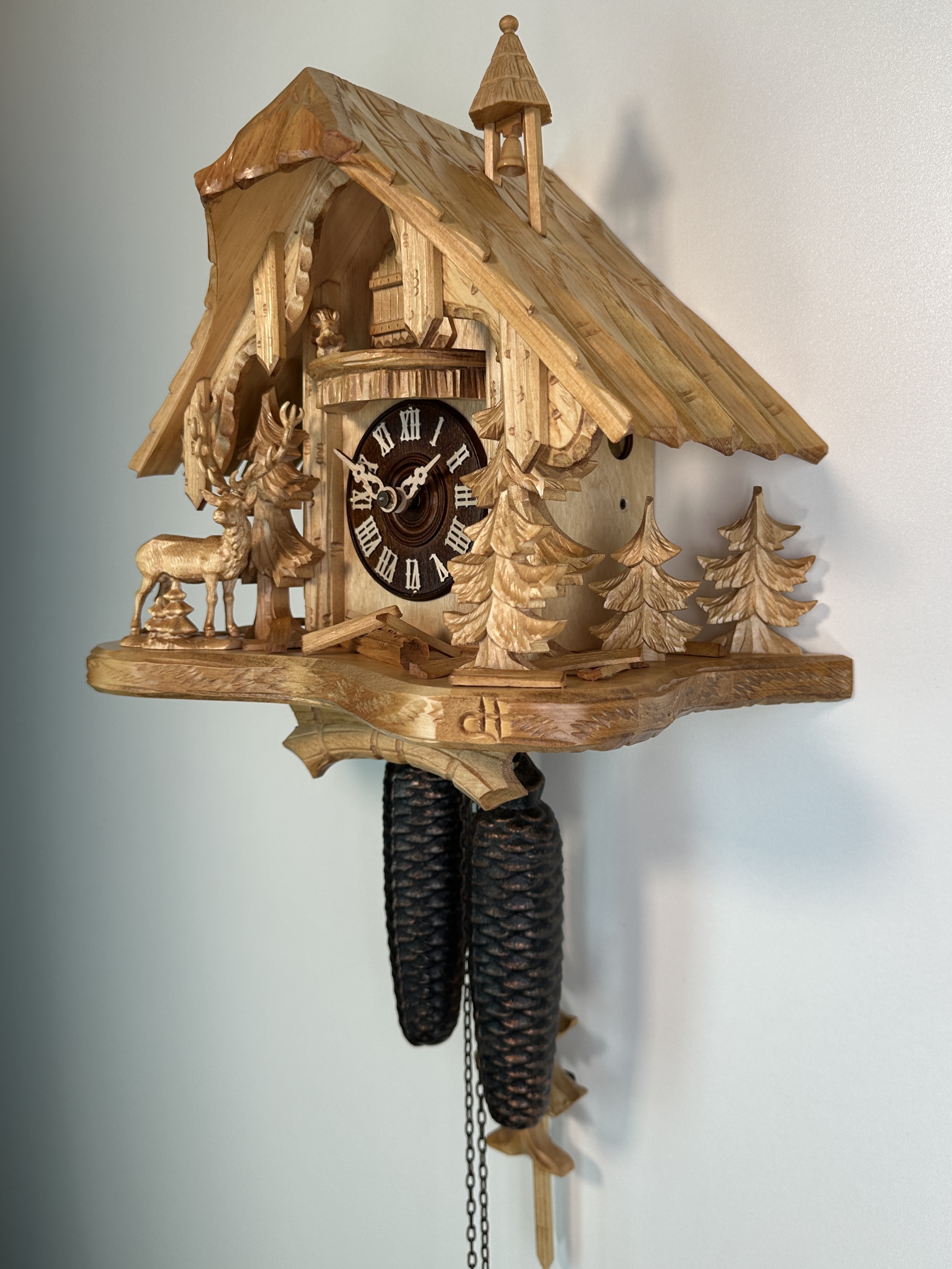 8 Tage Kuckucksuhr Schwarzwaldhaus mit Hirsch und Eichhörnchen 